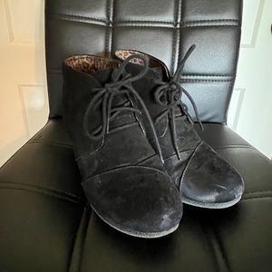 Maurices Ankle Wedge Boots Black suede lace up Size 9